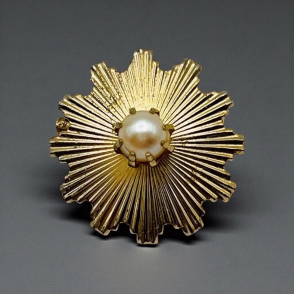 Darling Dainty Signed Coro Gold Tone Sunburst Brooch With Pearl Estate Piece